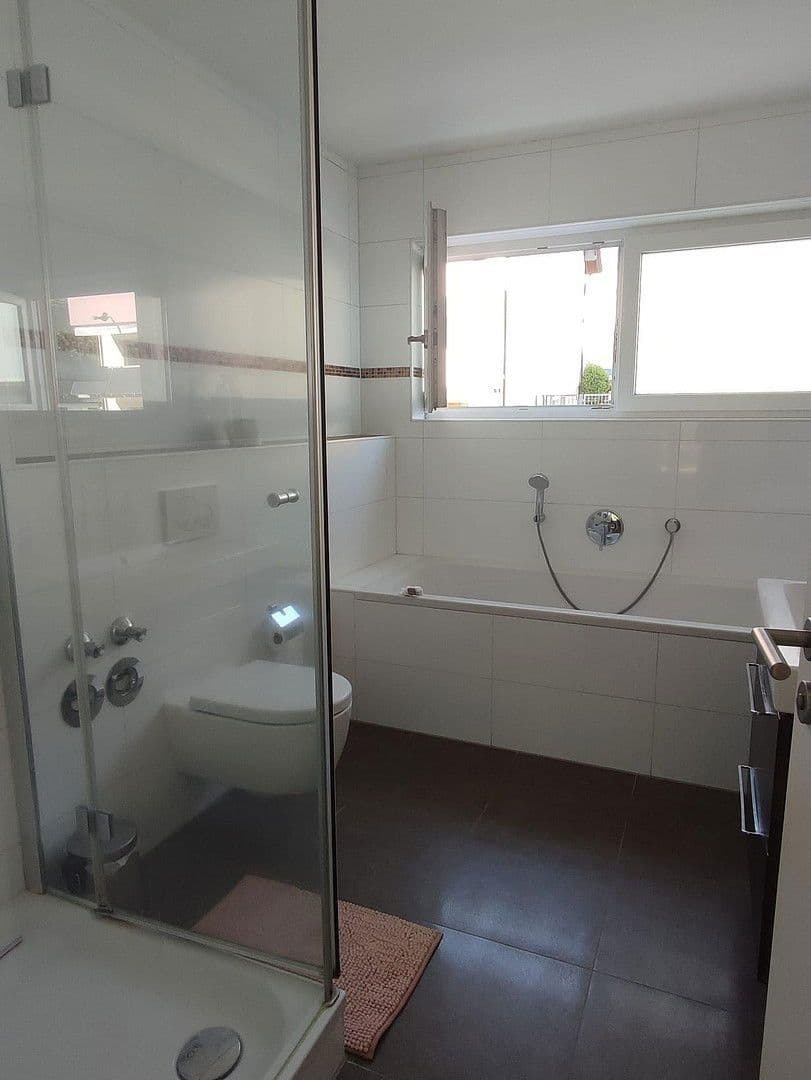 Pronájem bytu 4+1 120 m², Kalbacher Hauptstraße 48, Frankfurt am Main, Hessen Pronájem bytu 4+1 120 m², Kalbacher Hauptstraße 48, Frankfurt am Main, Hessen