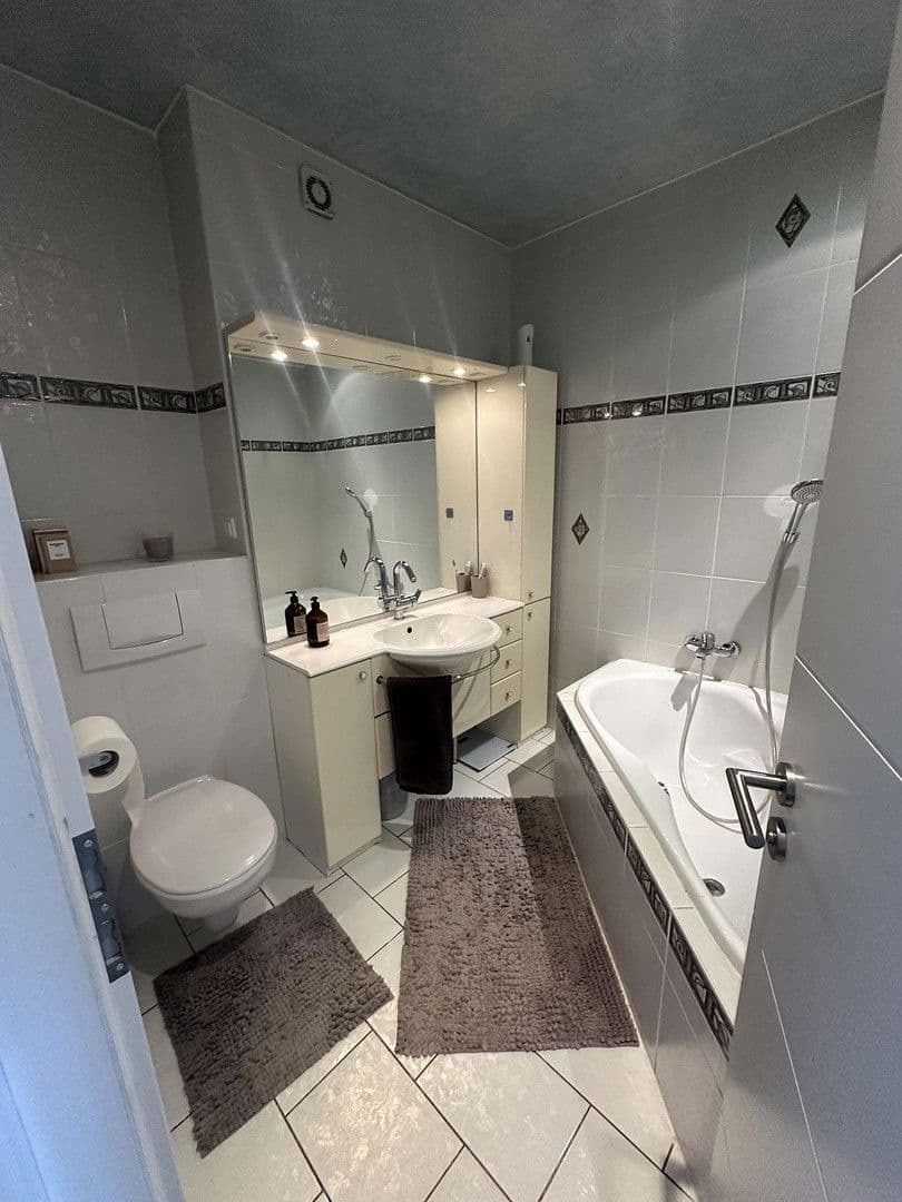 Pronájem bytu 4+1 108 m², Ludwigshafen, Porýní-Falc Pronájem bytu 4+1 108 m², Ludwigshafen, Porýní-Falc