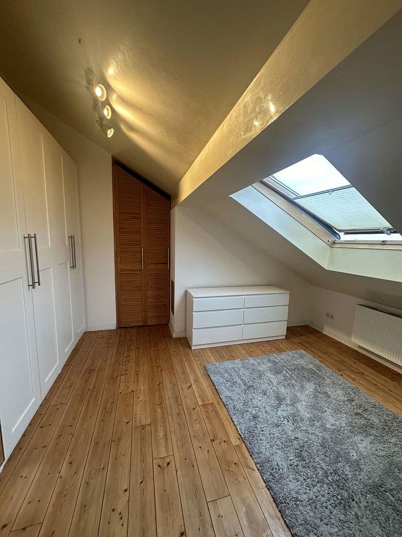 Pronájem bytu 4+1 108 m², Ludwigshafen, Porýní-Falc Pronájem bytu 4+1 108 m², Ludwigshafen, Porýní-Falc