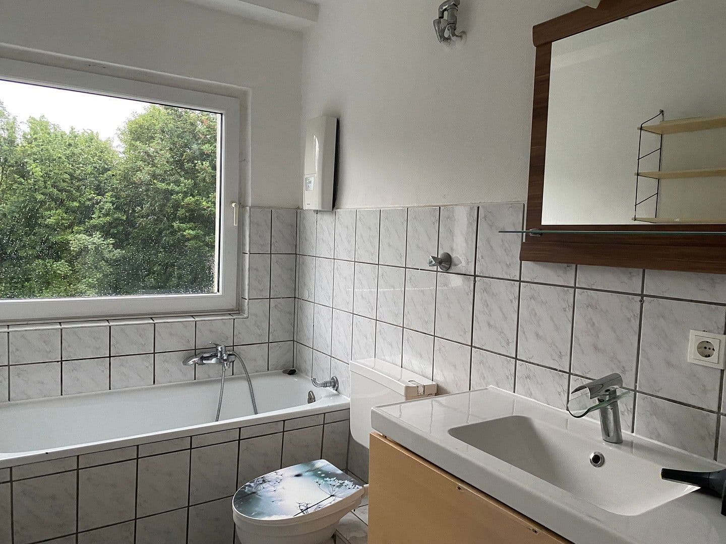 Pronájem bytu 3+1 72 m², Ittertalstraße 138, Solingen, Severní Porýní-Vestfálsko Pronájem bytu 3+1 72 m², Ittertalstraße 138, Solingen, Severní Porýní-Vestfálsko