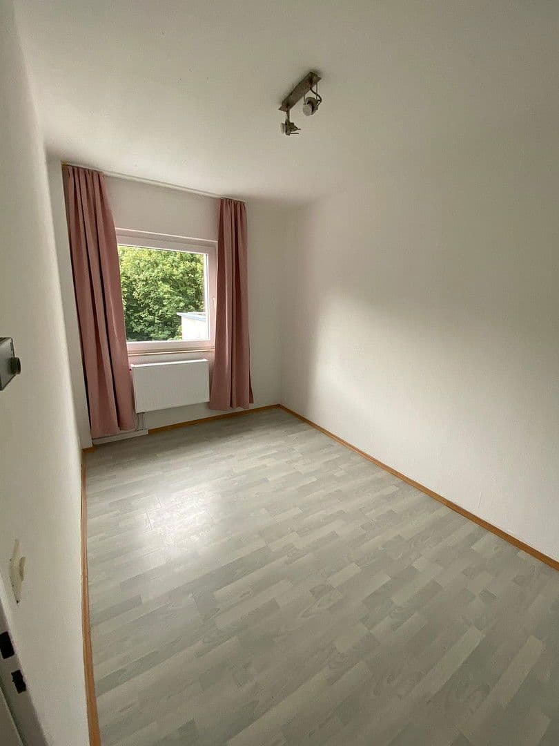 Pronájem bytu 3+1 72 m², Ittertalstraße 138, Solingen, Severní Porýní-Vestfálsko Pronájem bytu 3+1 72 m², Ittertalstraße 138, Solingen, Severní Porýní-Vestfálsko