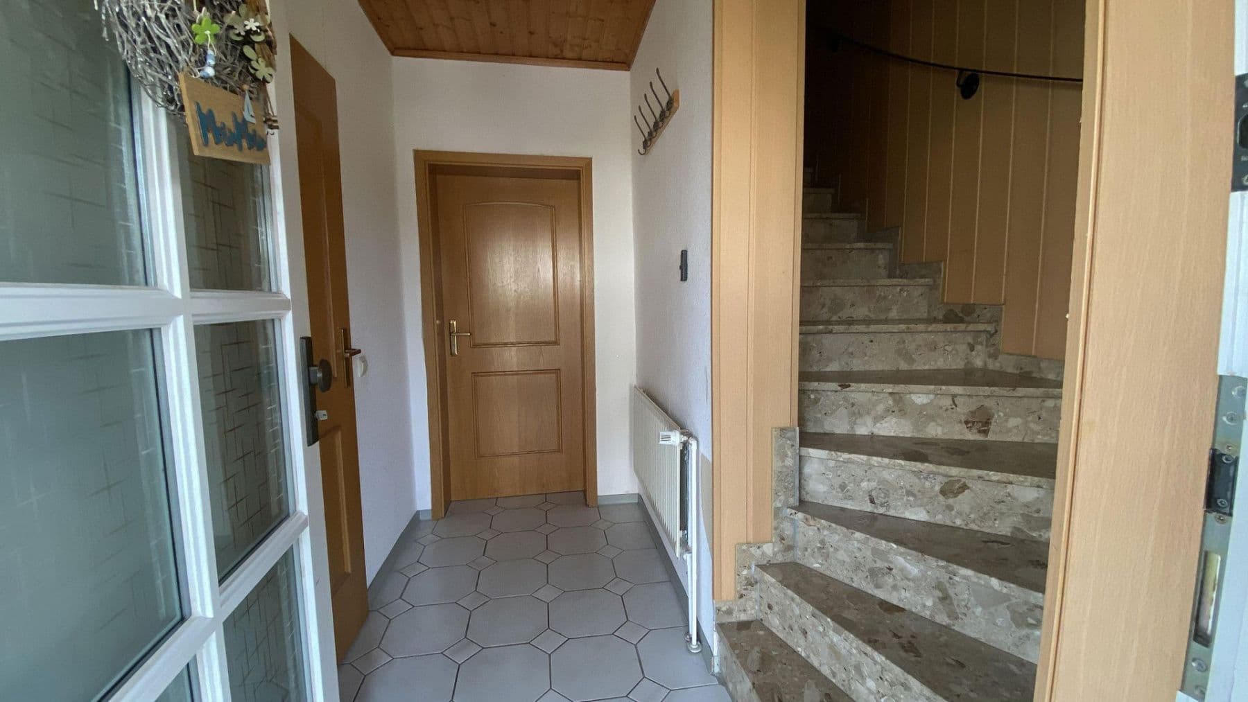 Prodej domu 191 m², pozemek 836 m², Alterathsfeld 7, Lamspringe, Dolní Sasko Prodej domu 191 m², pozemek 836 m², Alterathsfeld 7, Lamspringe, Dolní Sasko