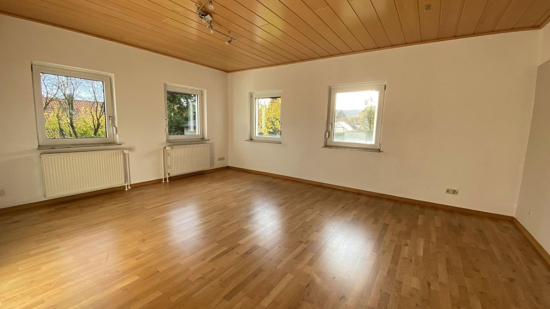 Prodej domu 191 m², pozemek 836 m², Alterathsfeld 7, Lamspringe, Dolní Sasko Prodej domu 191 m², pozemek 836 m², Alterathsfeld 7, Lamspringe, Dolní Sasko