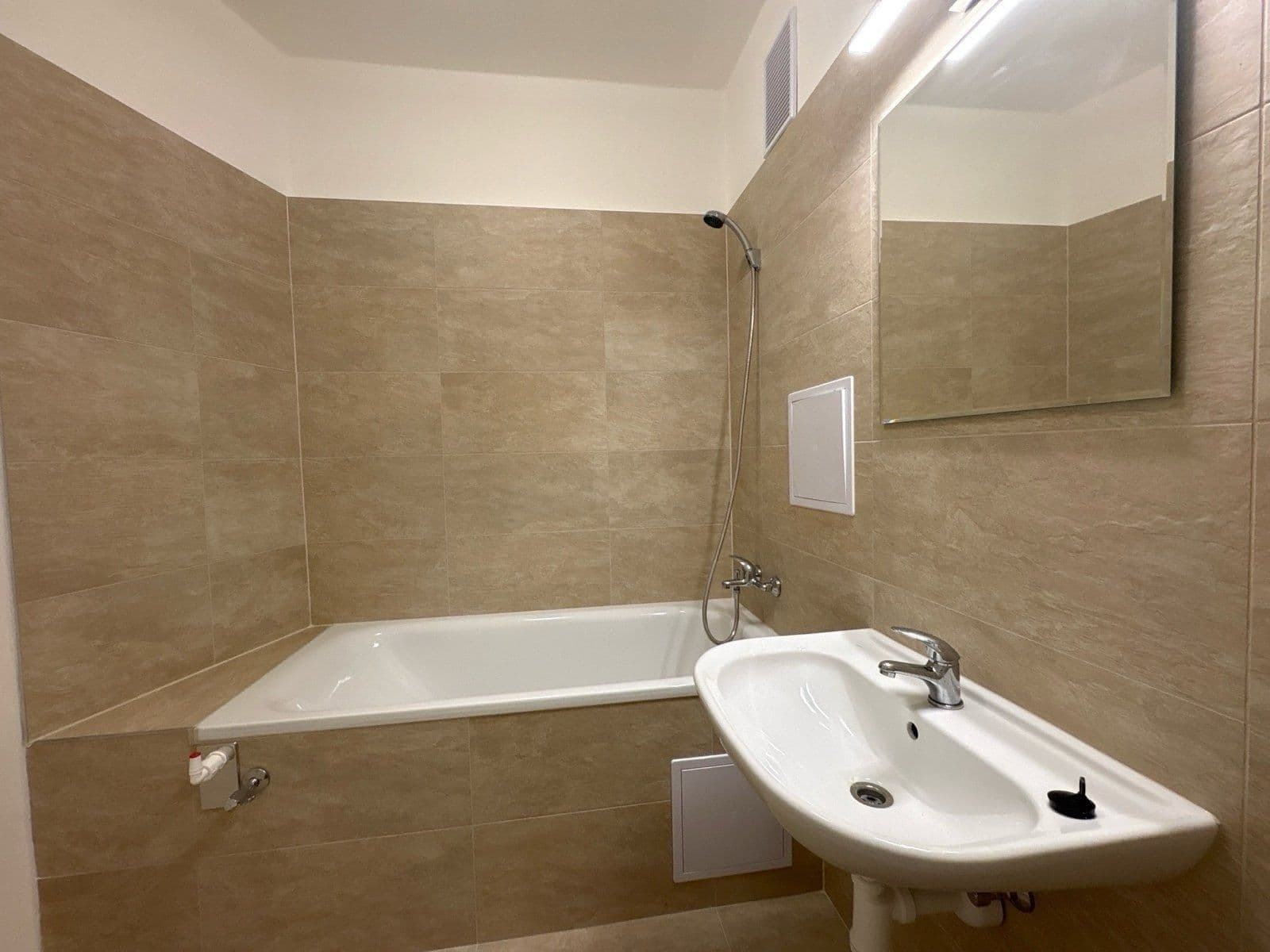 Pronájem bytu 3+1 83 m², Anenská, Frýdek-Místek, Moravskoslezský kraj Pronájem bytu 3+1 83 m², Anenská, Frýdek-Místek, Moravskoslezský kraj