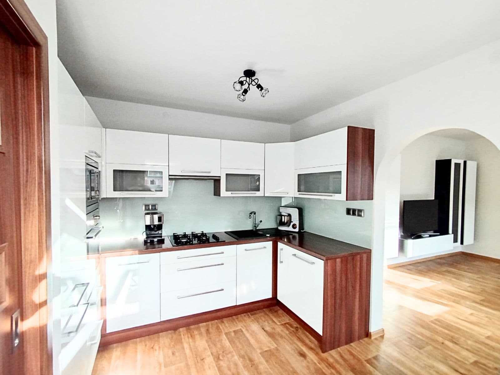 Prodej bytu 3+1 78 m², Železničního pluku, Pardubice, Pardubický kraj Prodej bytu 3+1 78 m², Železničního pluku, Pardubice, Pardubický kraj