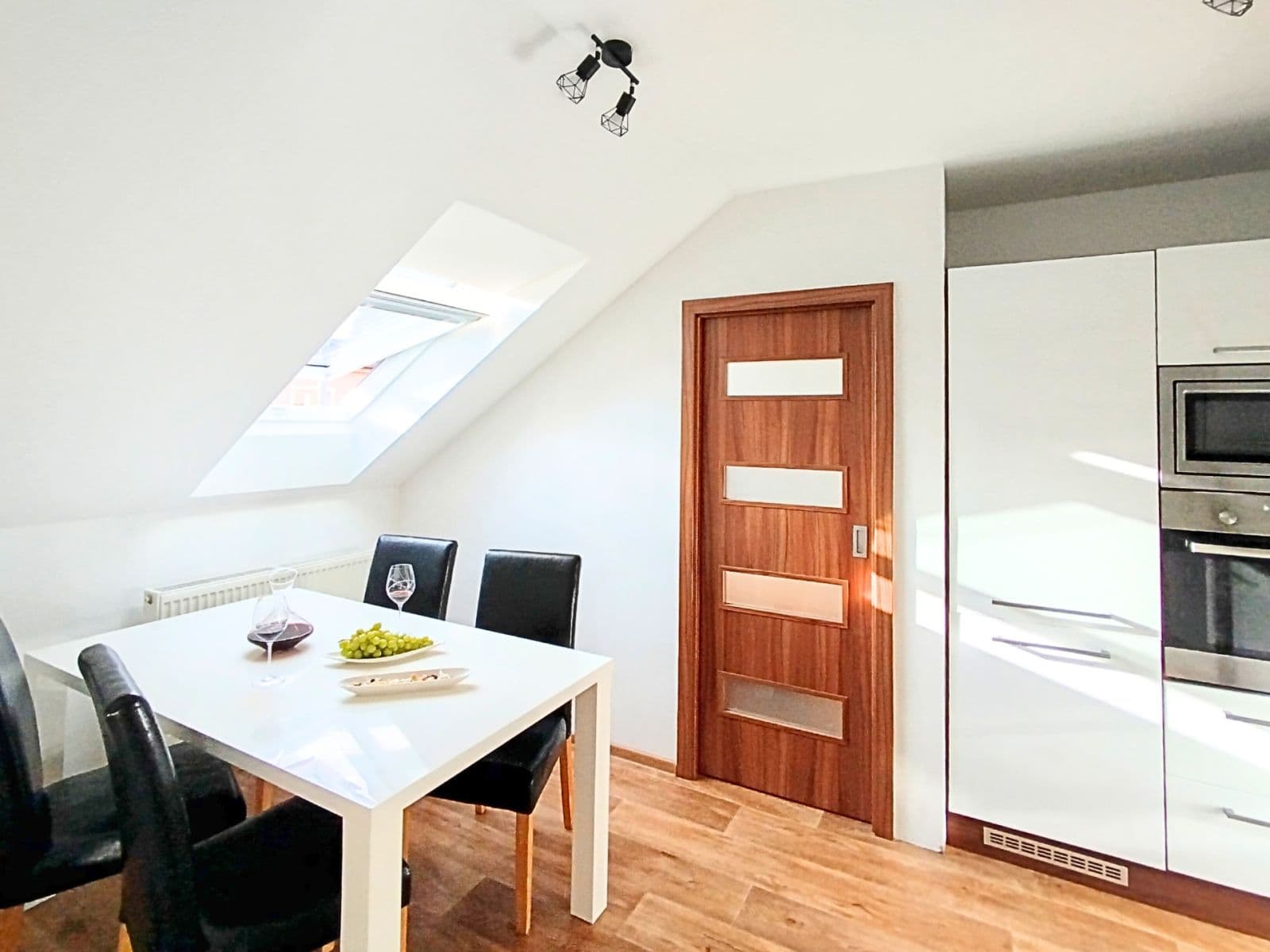 Prodej bytu 3+1 78 m², Železničního pluku, Pardubice, Pardubický kraj Prodej bytu 3+1 78 m², Železničního pluku, Pardubice, Pardubický kraj