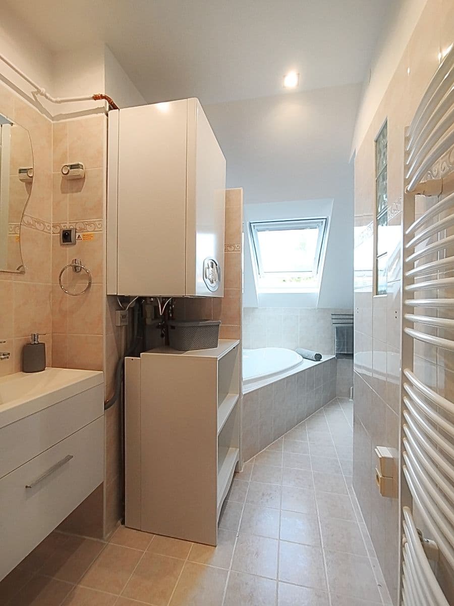 Prodej bytu 3+1 78 m², Železničního pluku, Pardubice, Pardubický kraj Prodej bytu 3+1 78 m², Železničního pluku, Pardubice, Pardubický kraj