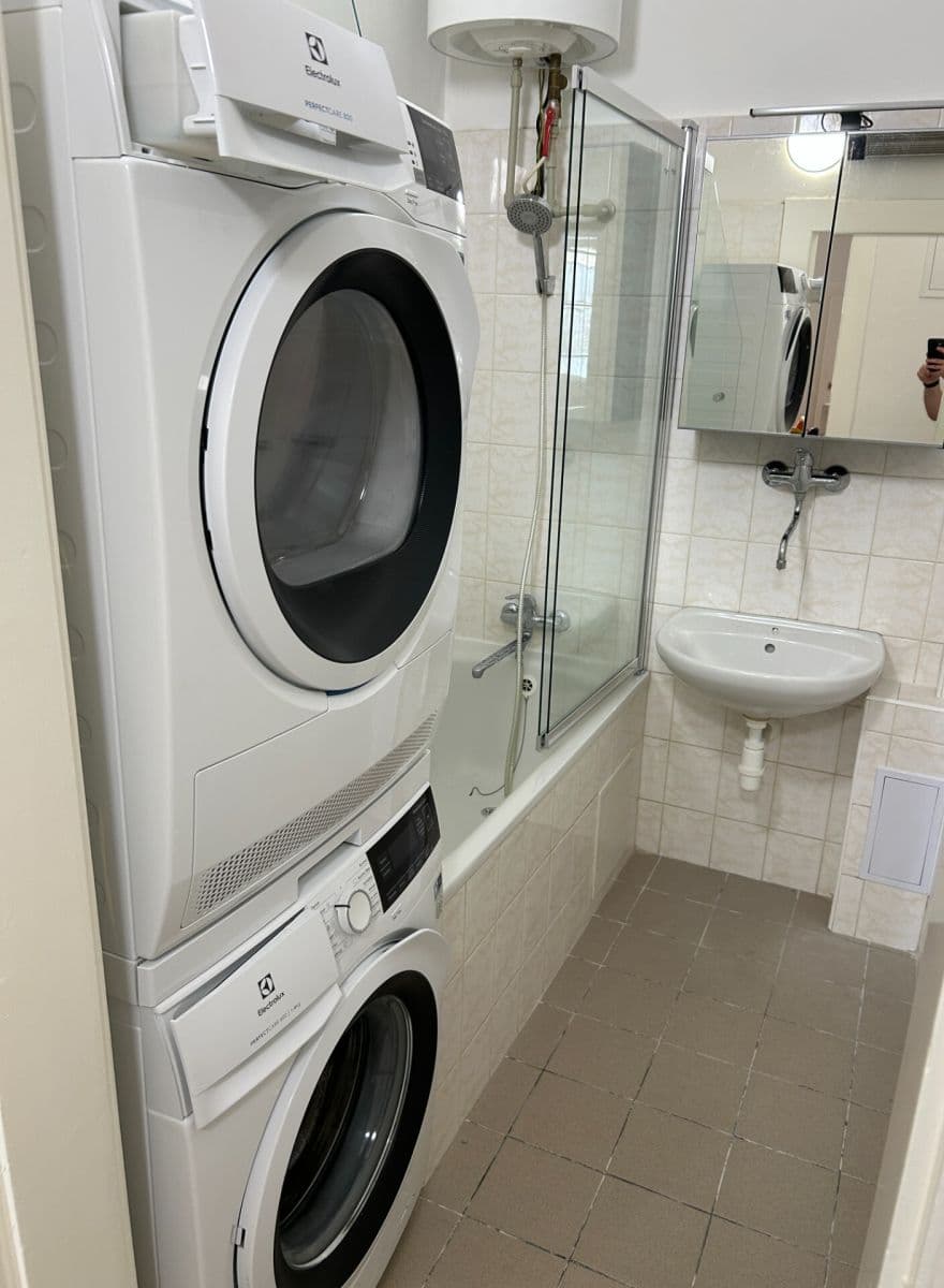 Prodej bytu 1+1 50 m², Ruská, Praha, Praha Prodej bytu 1+1 50 m², Ruská, Praha, Praha