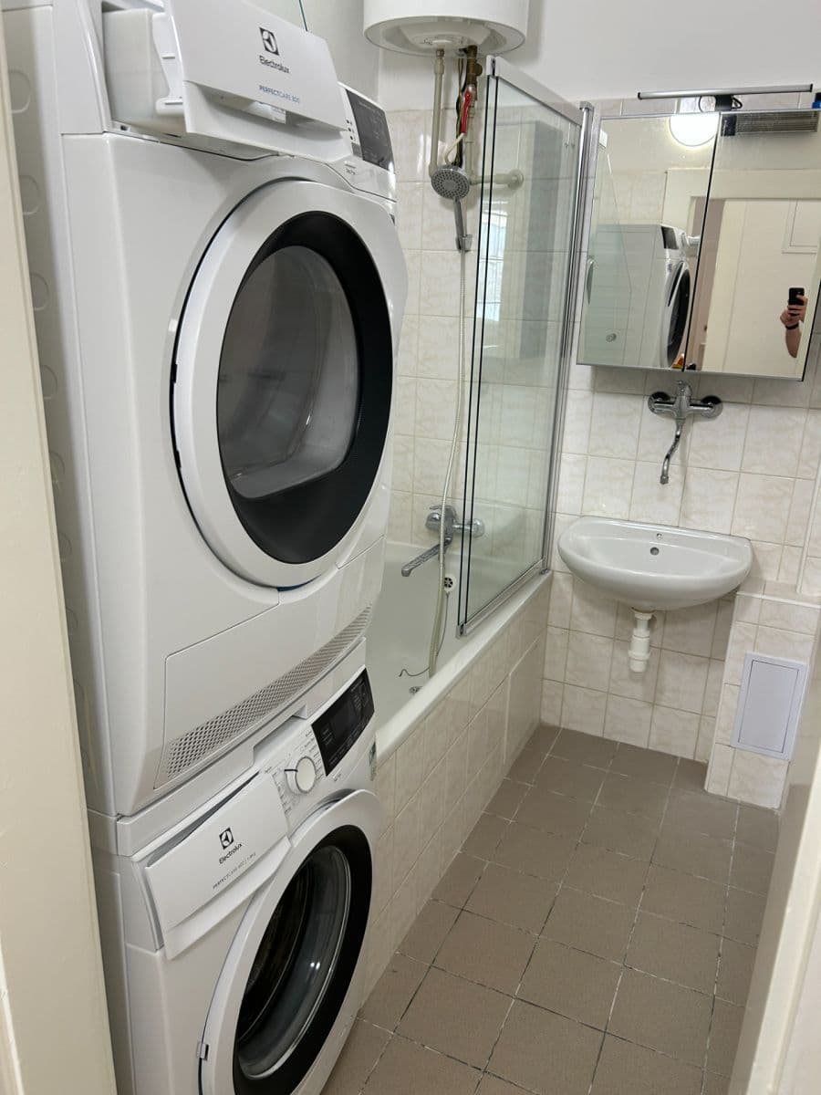 Prodej bytu 1+1 50 m², Ruská, Praha, Praha Prodej bytu 1+1 50 m², Ruská, Praha, Praha