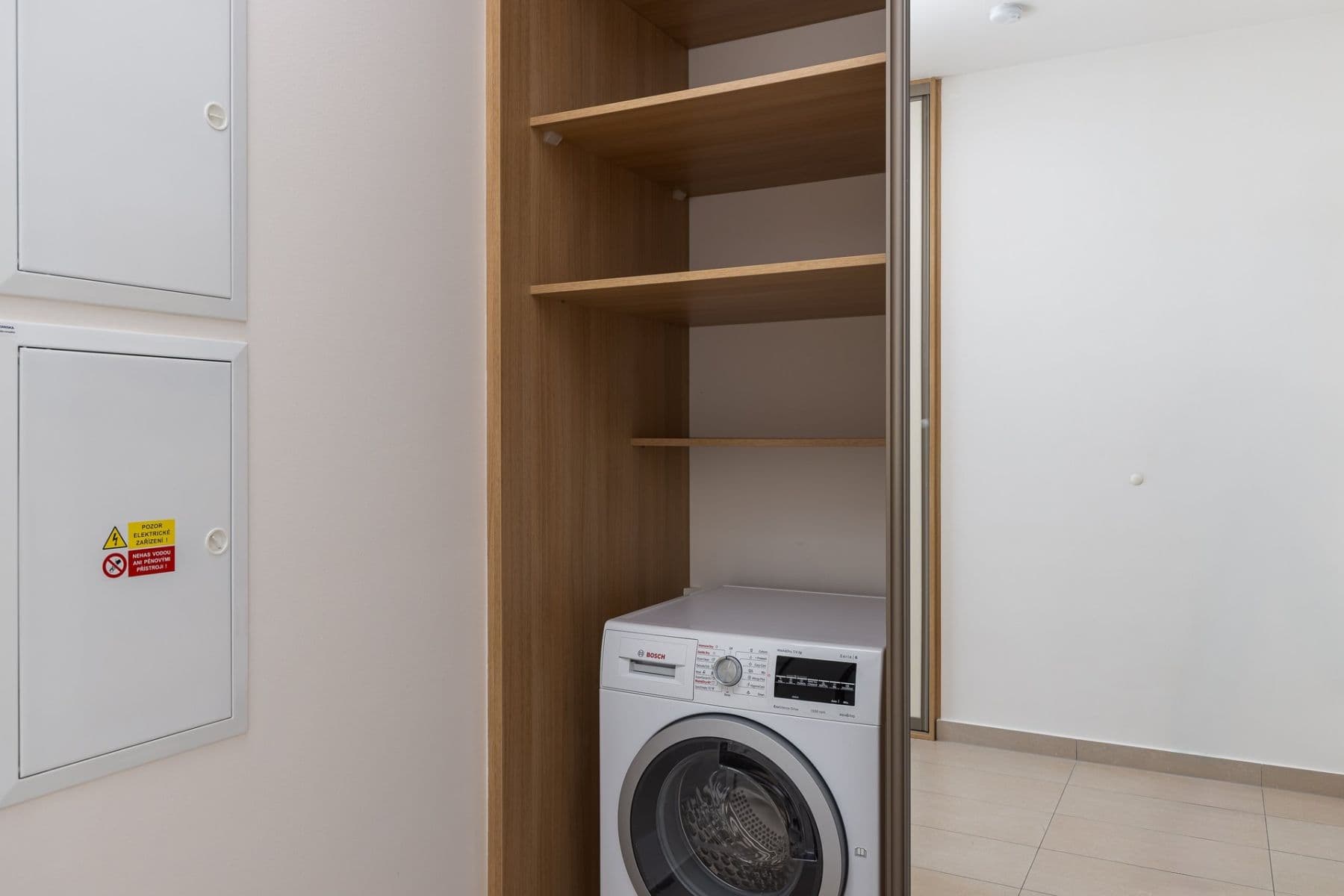 Pronájem bytu 1+kk 42 m², Pod stolovou horou, Praha, Praha Pronájem bytu 1+kk 42 m², Pod stolovou horou, Praha, Praha