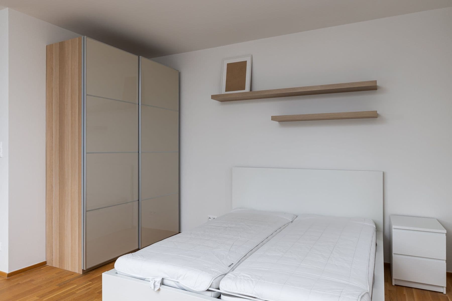 Pronájem bytu 1+kk 42 m², Pod stolovou horou, Praha, Praha Pronájem bytu 1+kk 42 m², Pod stolovou horou, Praha, Praha