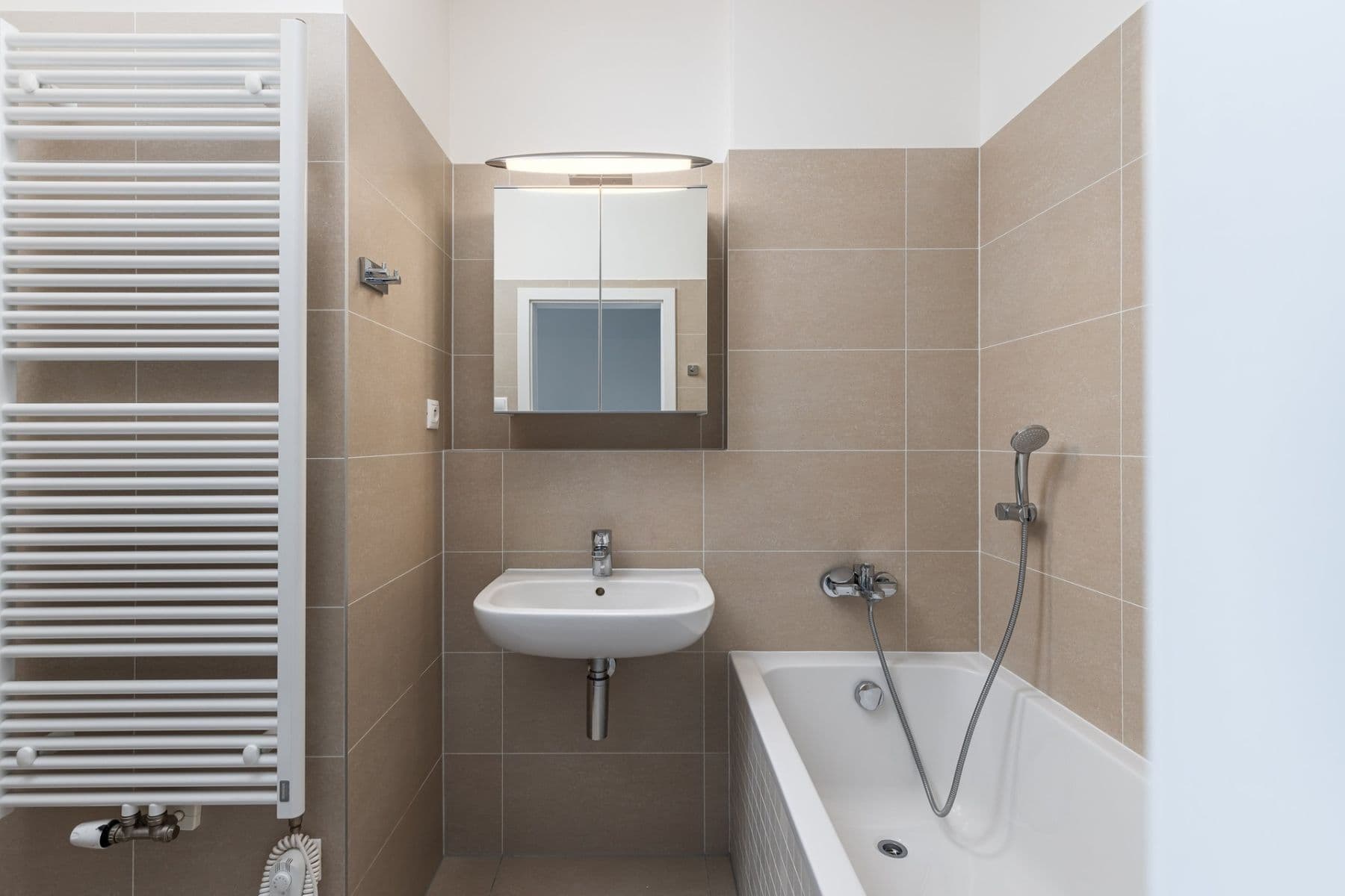 Pronájem bytu 1+kk 42 m², Pod stolovou horou, Praha, Praha Pronájem bytu 1+kk 42 m², Pod stolovou horou, Praha, Praha
