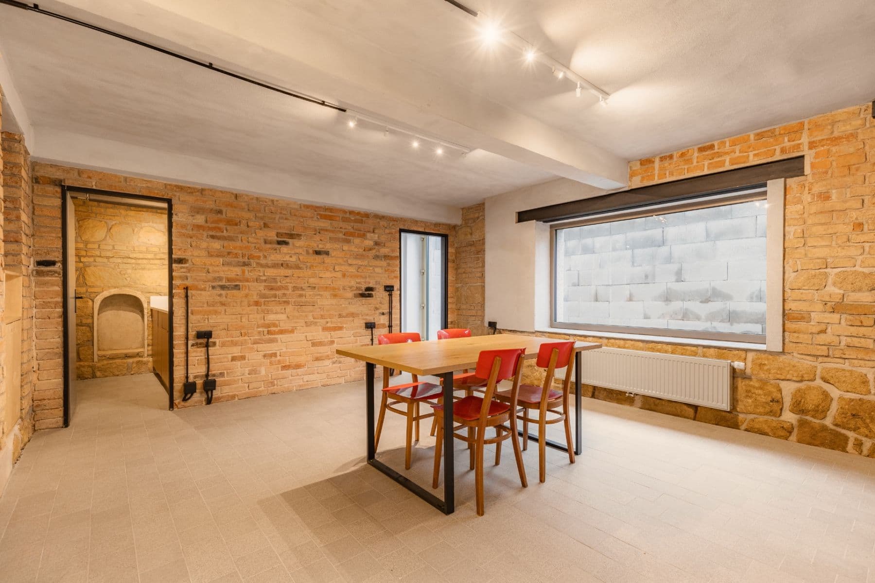 Pronájem nebytového prostoru 35 m², Táborská, Plzeň, Plzeňský kraj Pronájem nebytového prostoru 35 m², Táborská, Plzeň, Plzeňský kraj