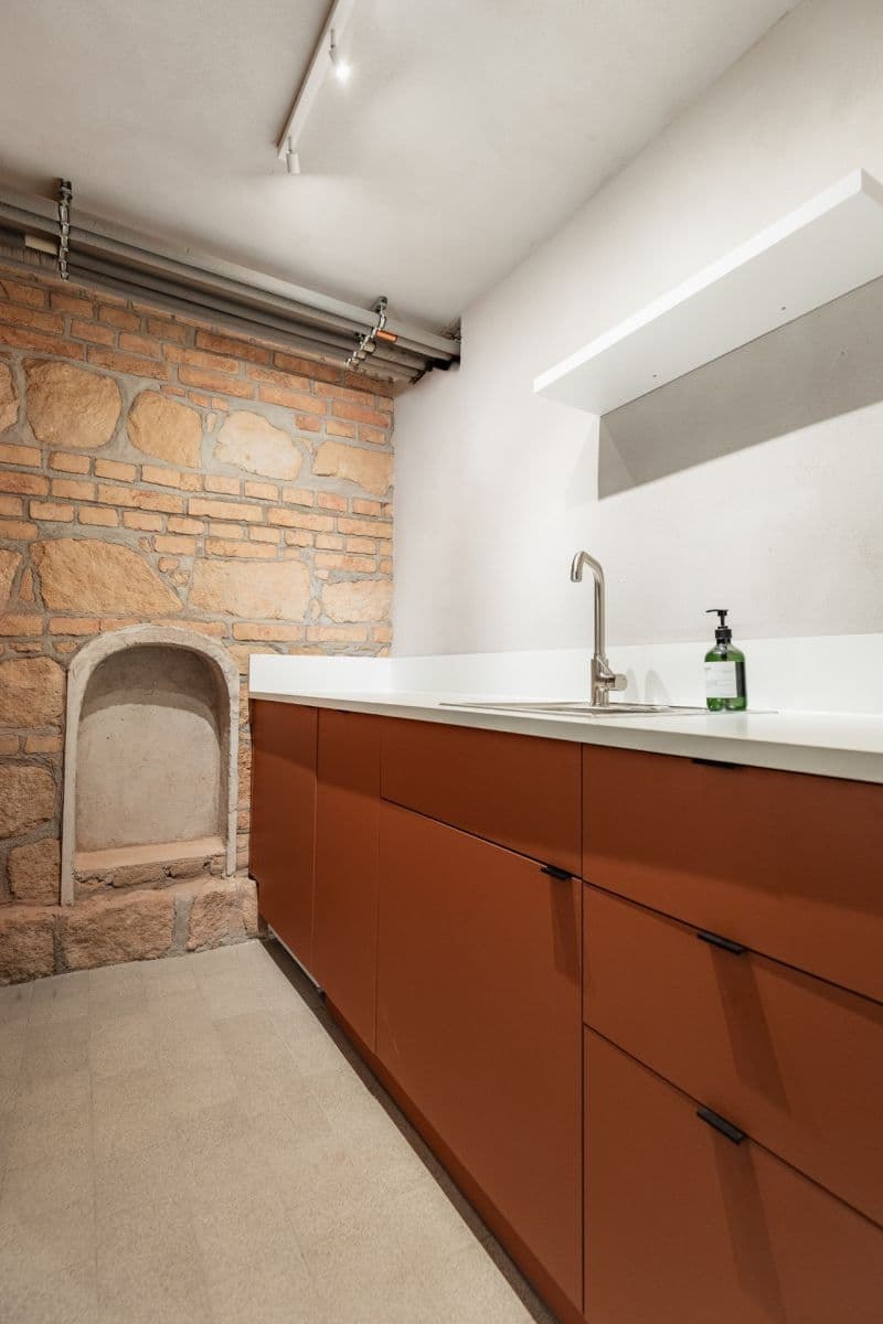 Pronájem nebytového prostoru 35 m², Táborská, Plzeň, Plzeňský kraj Pronájem nebytového prostoru 35 m², Táborská, Plzeň, Plzeňský kraj