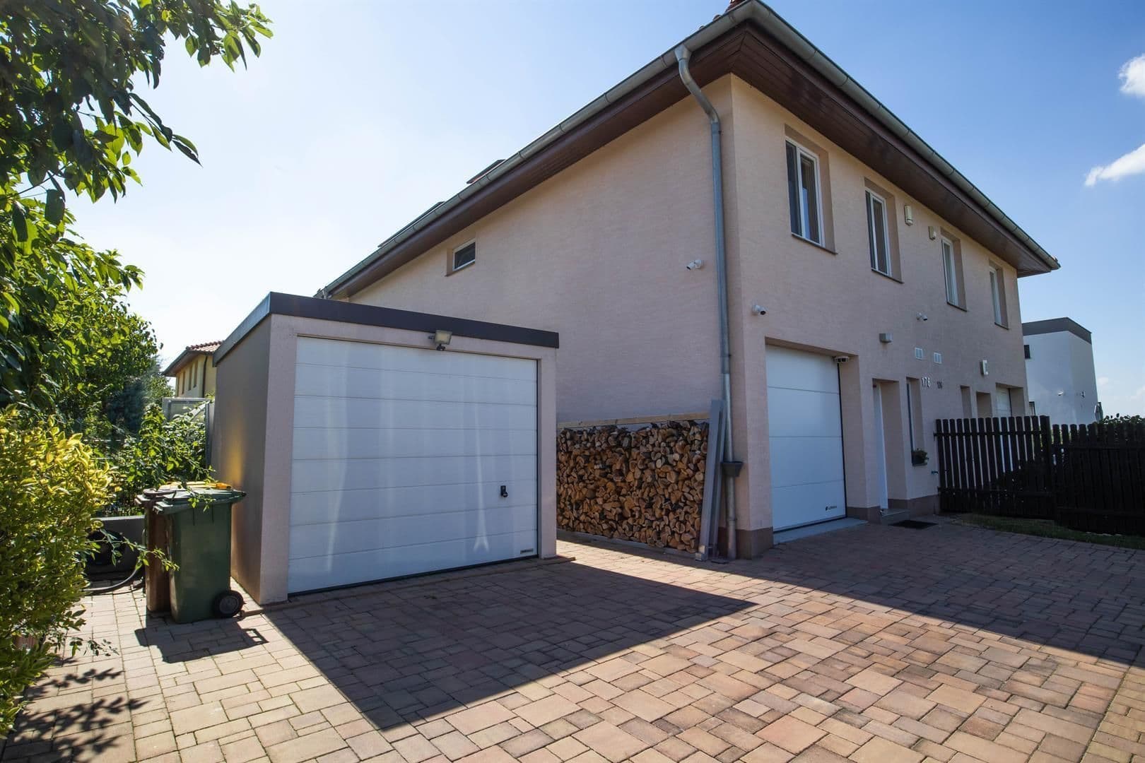 Prodej domu 113 m², pozemek 423 m², Kunratická, Jesenice, Středočeský kraj Prodej domu 113 m², pozemek 423 m², Kunratická, Jesenice, Středočeský kraj