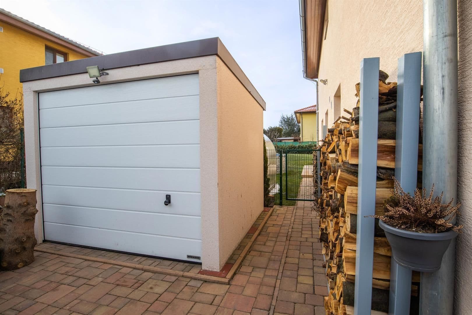 Prodej domu 113 m², pozemek 423 m², Kunratická, Jesenice, Středočeský kraj Prodej domu 113 m², pozemek 423 m², Kunratická, Jesenice, Středočeský kraj