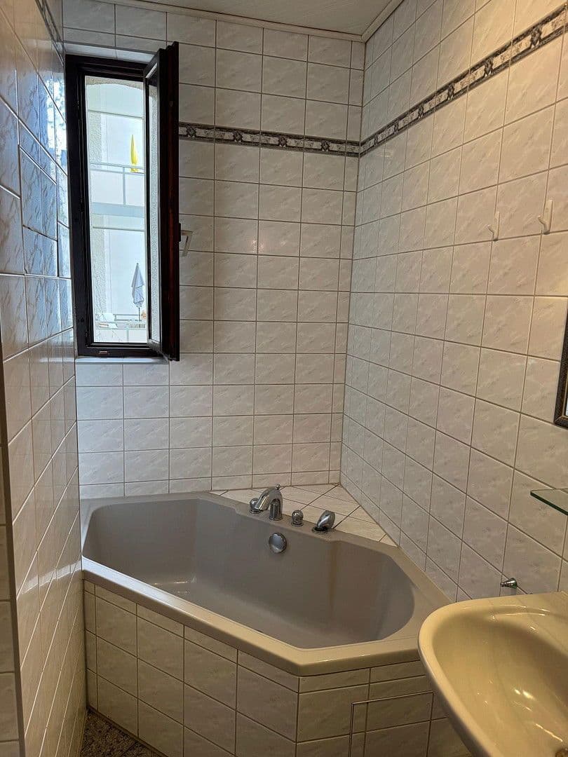 Pronájem bytu 2+1 52 m², Erlanger Str. 79, Fürth, Bavorsko Pronájem bytu 2+1 52 m², Erlanger Str. 79, Fürth, Bavorsko