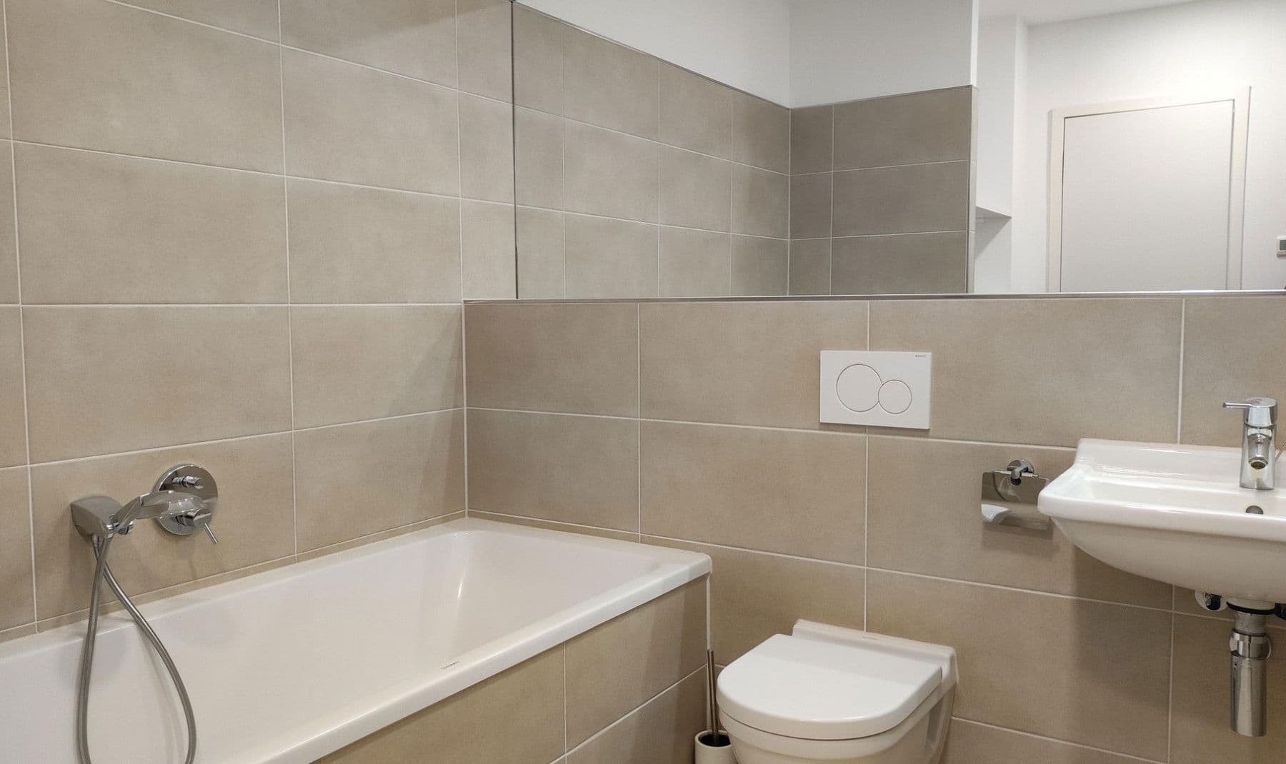 Pronájem bytu 4+1 101 m², Schweiggerweg 20, Berlin, Berlín Pronájem bytu 4+1 101 m², Schweiggerweg 20, Berlin, Berlín