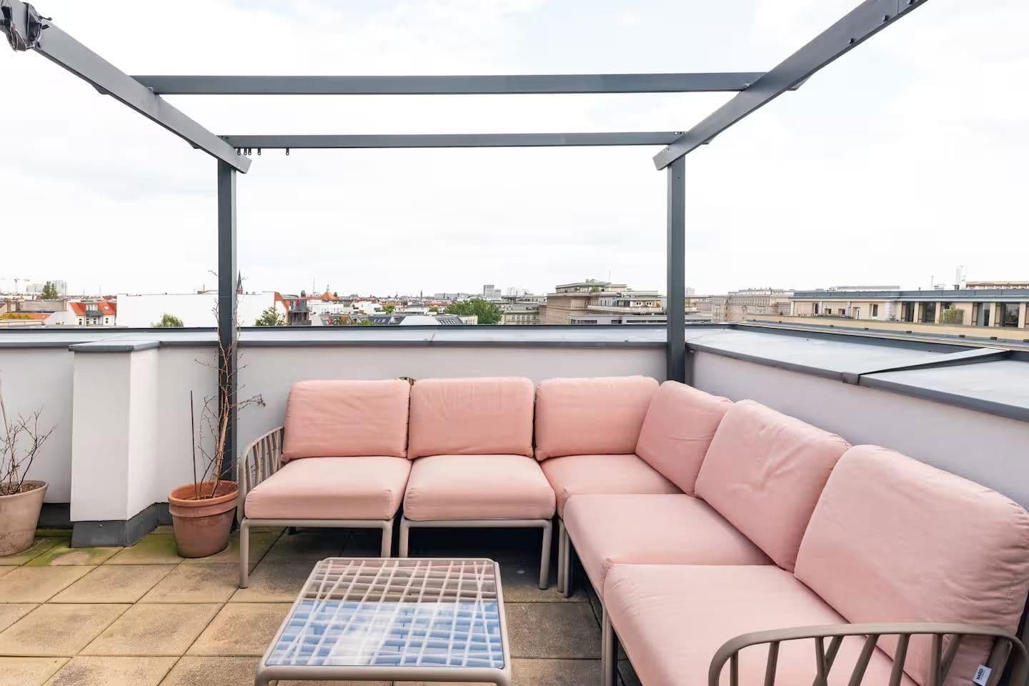 Pronájem bytu 3+1 139 m², Frankfurter Tor 4, Berlin, Berlín Pronájem bytu 3+1 139 m², Frankfurter Tor 4, Berlin, Berlín