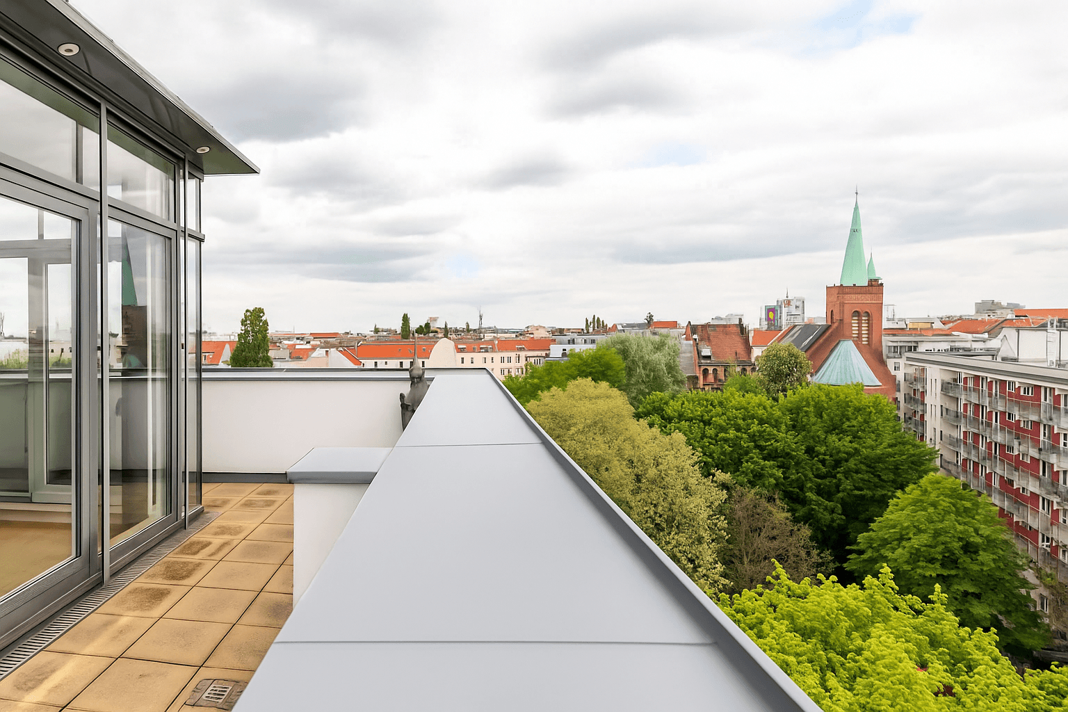 Pronájem bytu 3+1 139 m², Frankfurter Tor 4, Berlin, Berlín Pronájem bytu 3+1 139 m², Frankfurter Tor 4, Berlin, Berlín