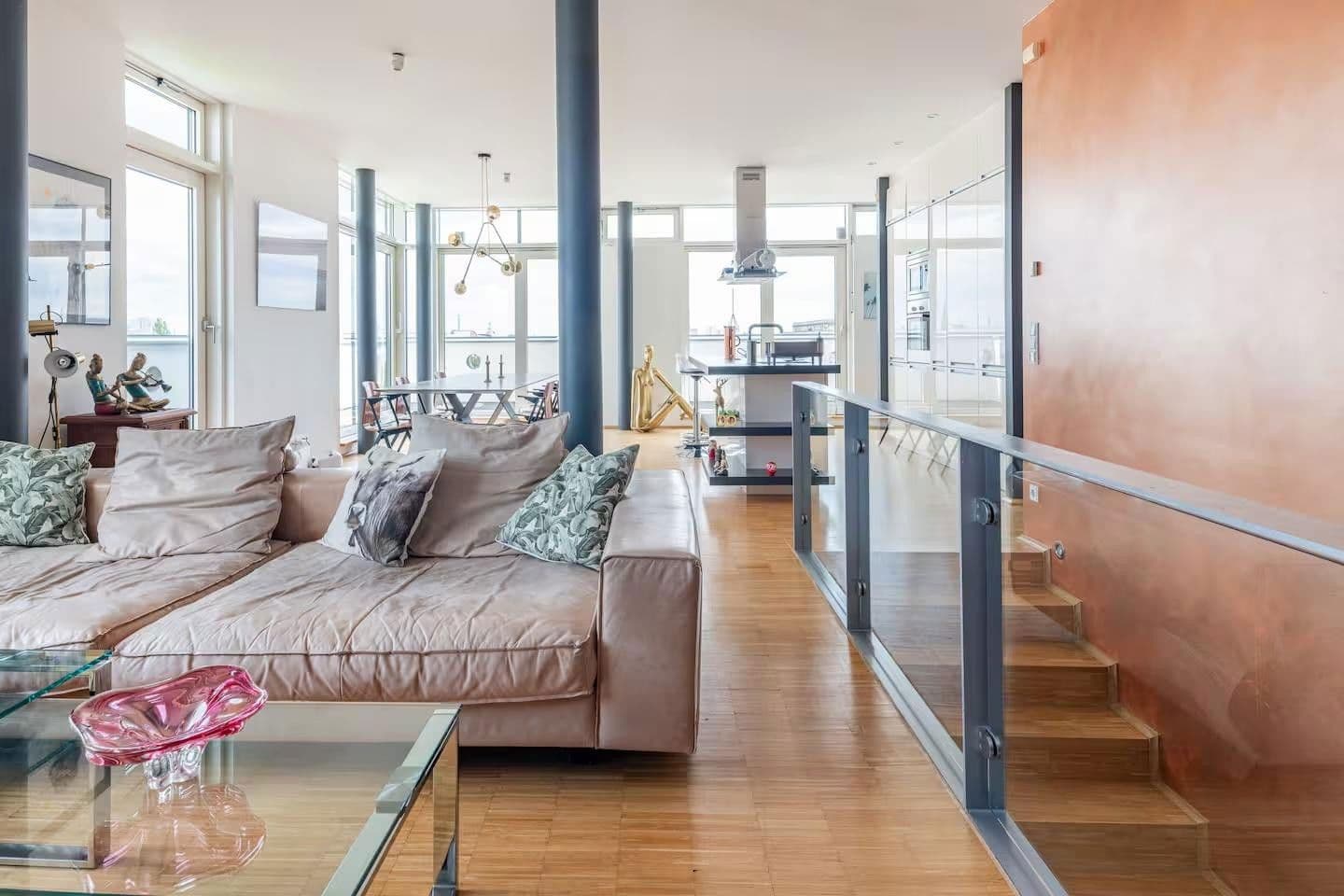 Pronájem bytu 3+1 139 m², Frankfurter Tor 4, Berlin, Berlín Pronájem bytu 3+1 139 m², Frankfurter Tor 4, Berlin, Berlín