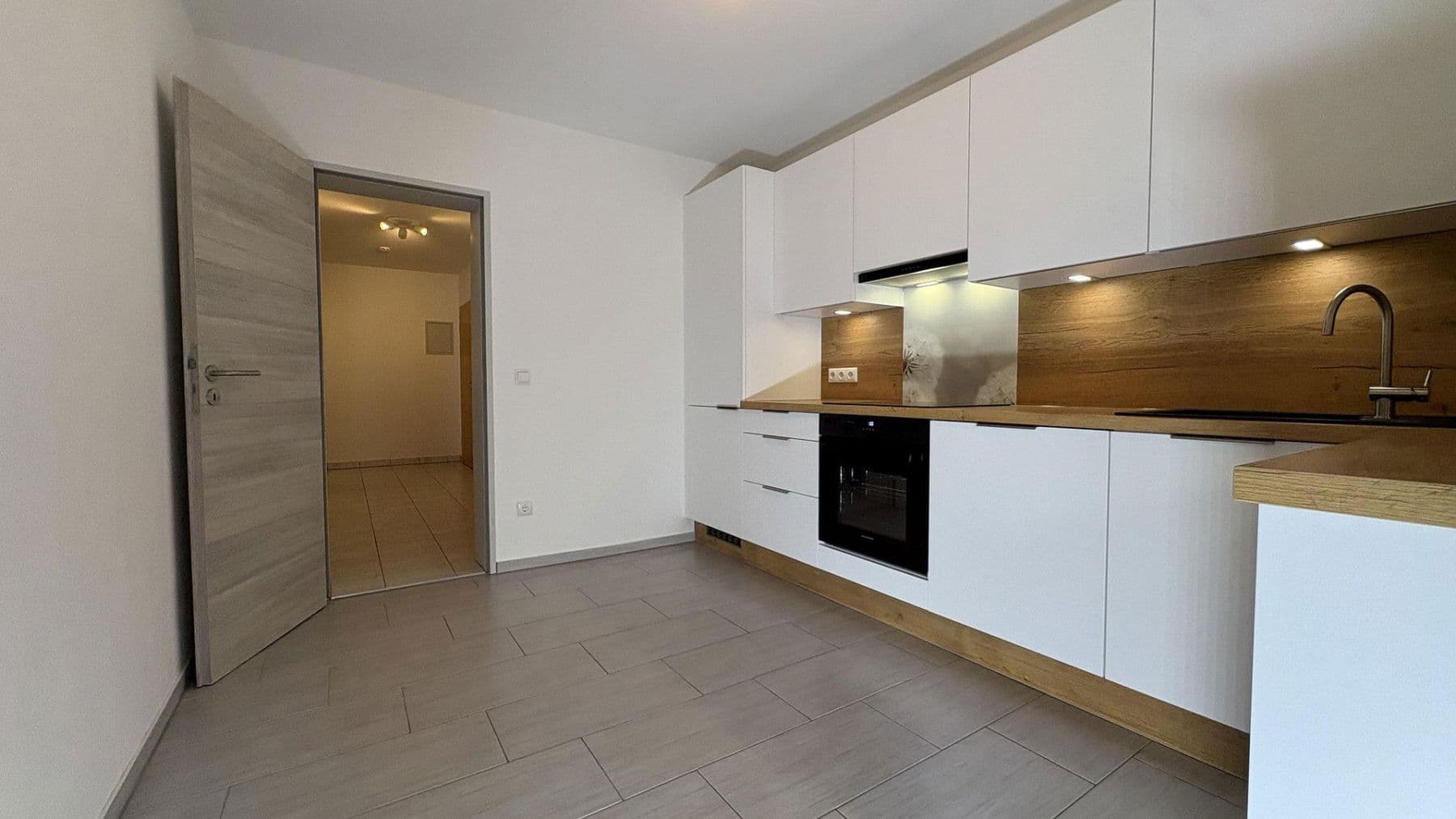 Pronájem bytu 3+1 85 m², Spitzwegstrasse 12, Mühldorf, Bavorsko Pronájem bytu 3+1 85 m², Spitzwegstrasse 12, Mühldorf, Bavorsko