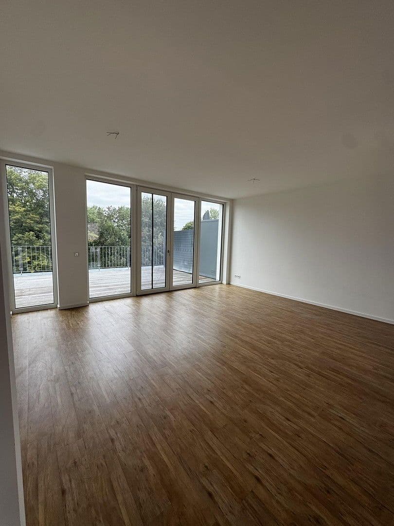 Pronájem bytu 3+1 97 m², Flakenstraße 24, Erkner, Braniborsko Pronájem bytu 3+1 97 m², Flakenstraße 24, Erkner, Braniborsko