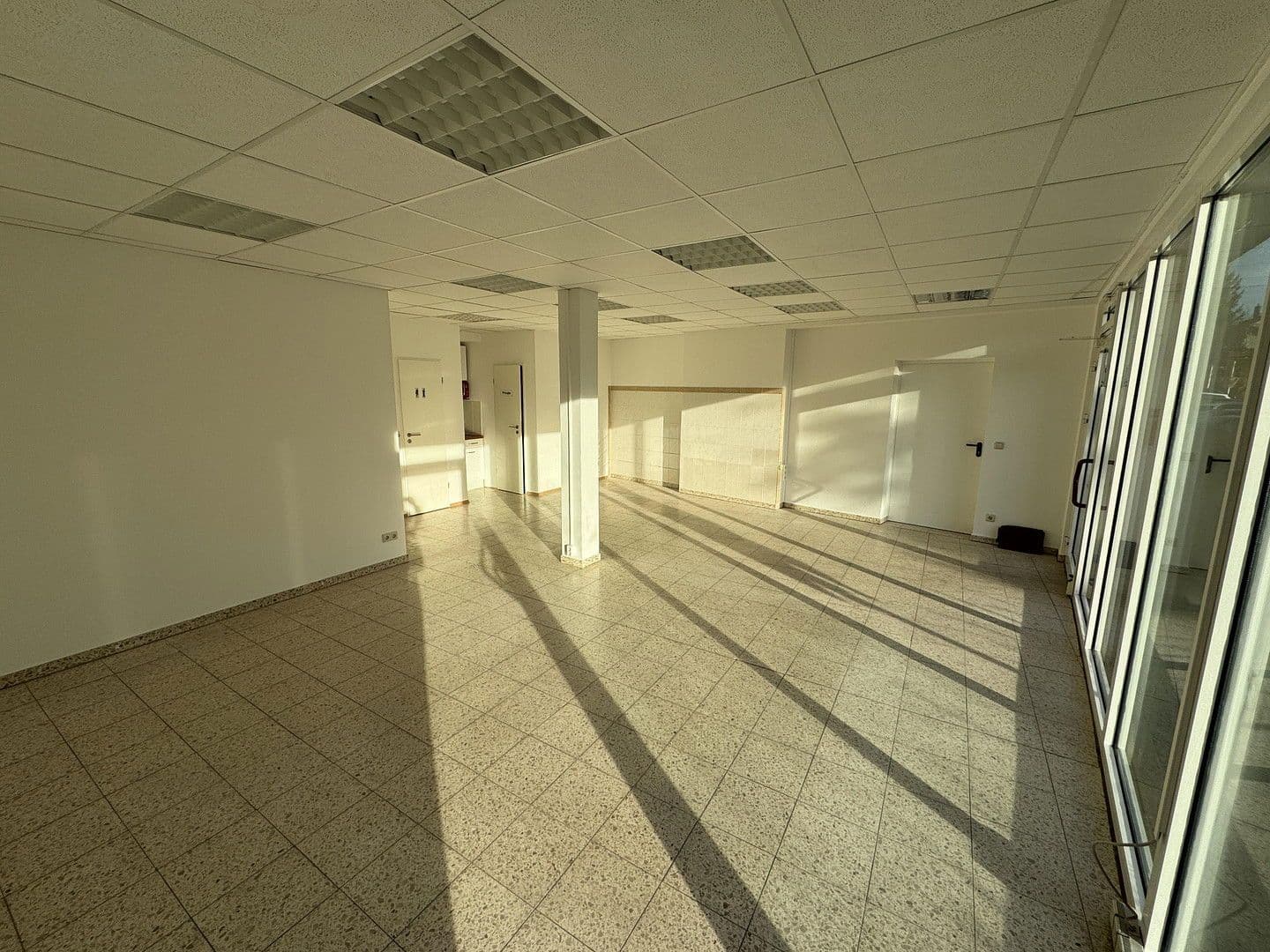 Pronájem kanceláře 52 m², Straßen 53, Bergisch Gladbach, Severní Porýní-Vestfálsko Pronájem kanceláře 52 m², Straßen 53, Bergisch Gladbach, Severní Porýní-Vestfálsko