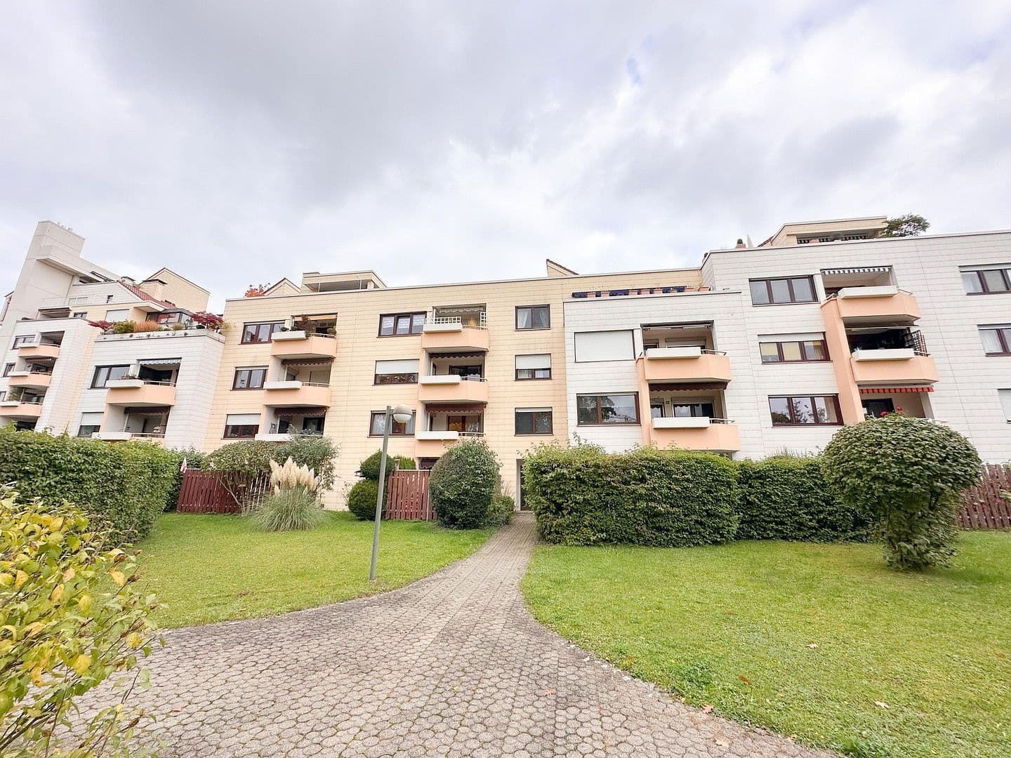 Prodej bytu 4+1 90 m², Gymnasiumstraße 10, Filderstadt, Bádensko-Württembersko Prodej bytu 4+1 90 m², Gymnasiumstraße 10, Filderstadt, Bádensko-Württembersko