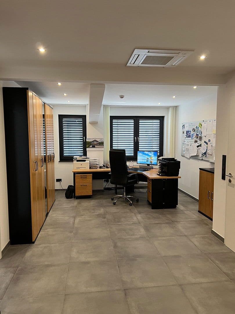 Prodej nebytového prostoru 2.254 m², Leopoldshöhe, Severní Porýní-Vestfálsko Prodej nebytového prostoru 2.254 m², Leopoldshöhe, Severní Porýní-Vestfálsko