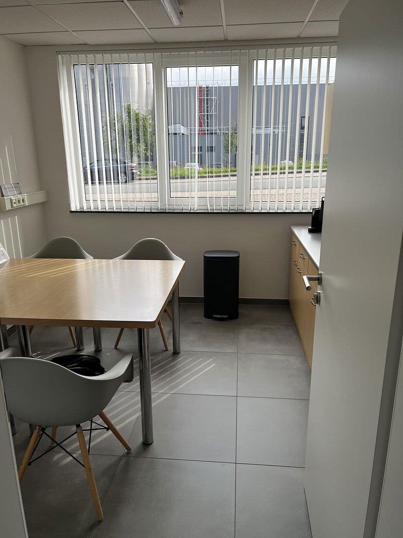 Prodej nebytového prostoru 2.254 m², Leopoldshöhe, Severní Porýní-Vestfálsko Prodej nebytového prostoru 2.254 m², Leopoldshöhe, Severní Porýní-Vestfálsko