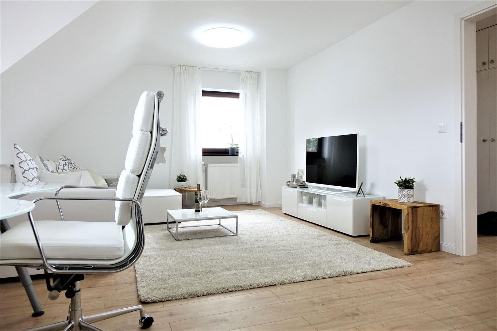 Pronájem bytu 3+1 85 m², Herzogenriedstraße 23, Mannheim, Bádensko-Württembersko Pronájem bytu 3+1 85 m², Herzogenriedstraße 23, Mannheim, Bádensko-Württembersko
