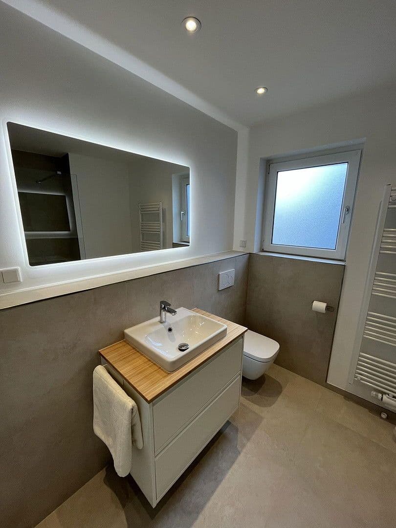 Pronájem bytu 2+1 65 m², Schongauerstraße 3, Wiesbaden, Hessen Pronájem bytu 2+1 65 m², Schongauerstraße 3, Wiesbaden, Hessen