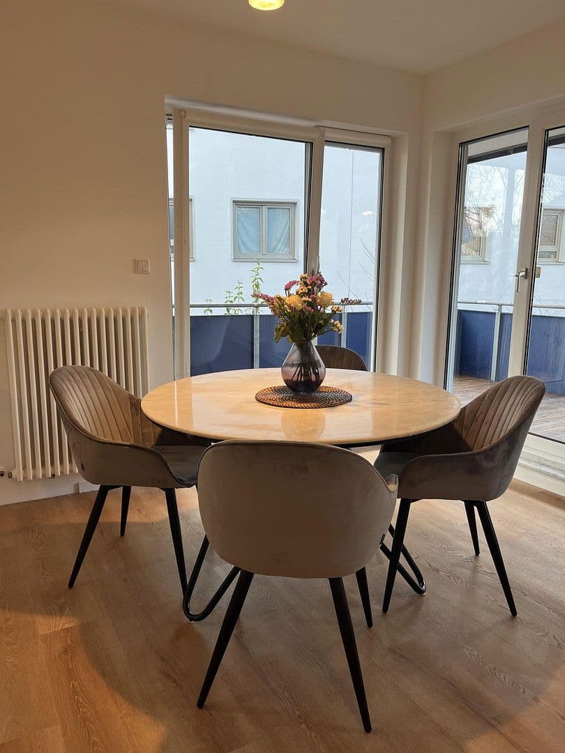 Pronájem bytu 2+1 65 m², Schongauerstraße 3, Wiesbaden, Hessen Pronájem bytu 2+1 65 m², Schongauerstraße 3, Wiesbaden, Hessen