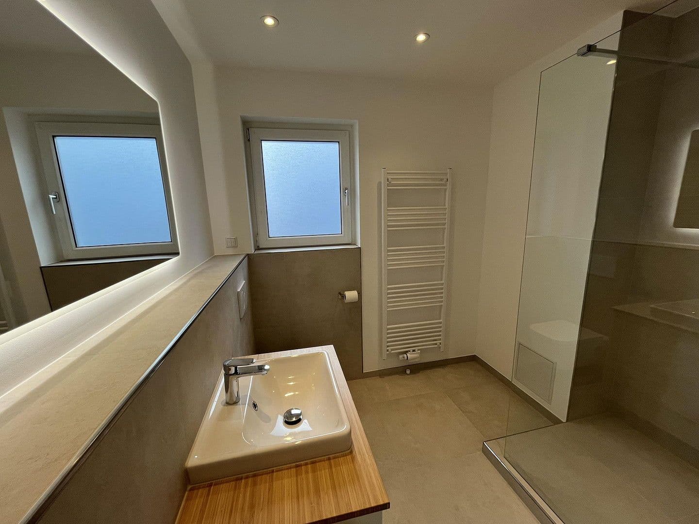 Pronájem bytu 2+1 65 m², Schongauerstraße 3, Wiesbaden, Hessen Pronájem bytu 2+1 65 m², Schongauerstraße 3, Wiesbaden, Hessen