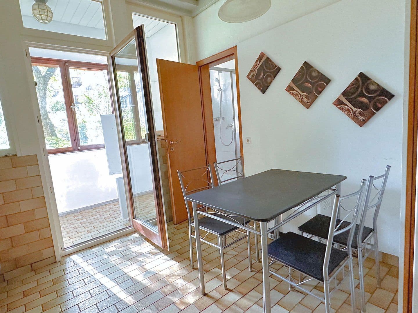 Pronájem bytu 3+1 88 m², Hebbelstraße 1, Stuttgart, Bádensko-Württembersko Pronájem bytu 3+1 88 m², Hebbelstraße 1, Stuttgart, Bádensko-Württembersko