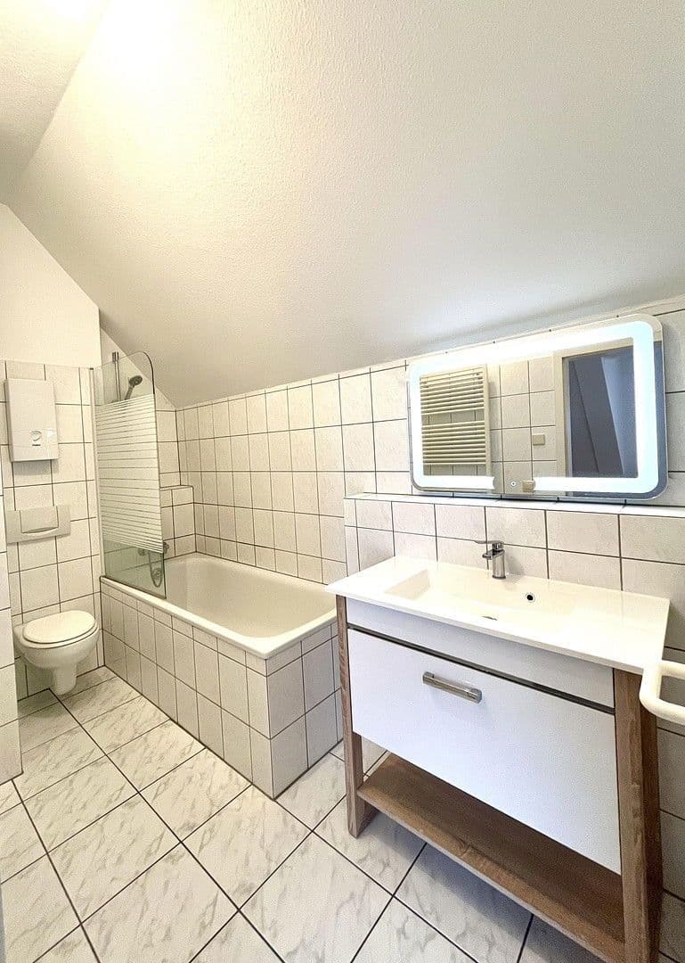 Prodej bytu 3+1 77 m², Bonn, Severní Porýní-Vestfálsko Prodej bytu 3+1 77 m², Bonn, Severní Porýní-Vestfálsko