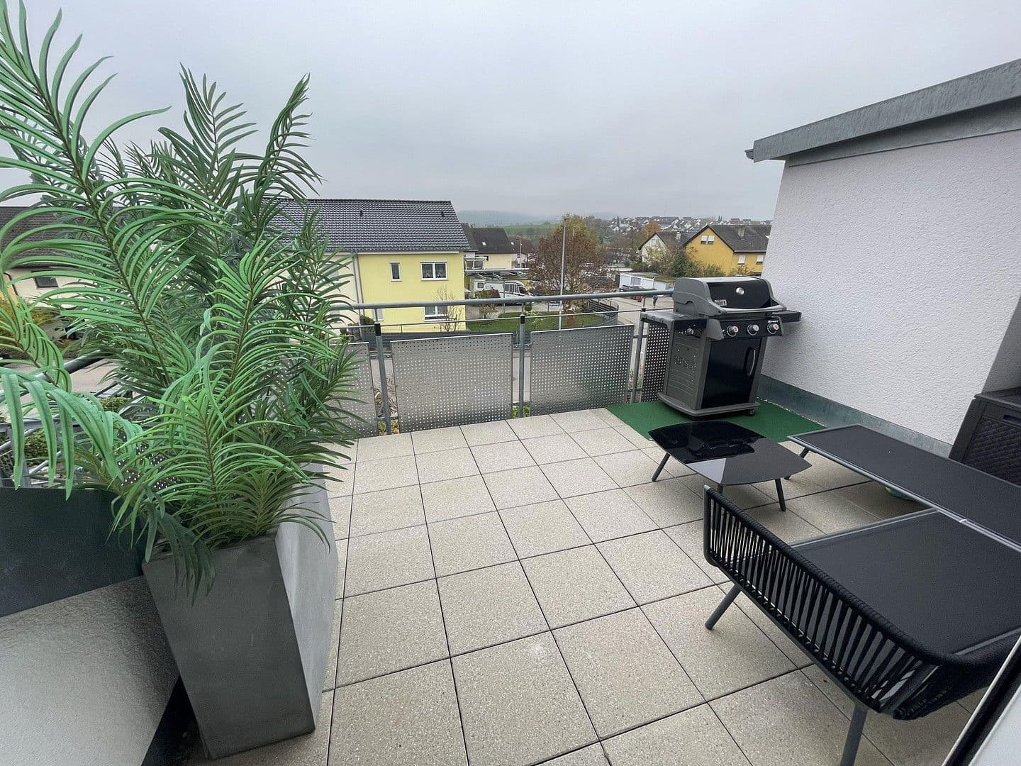 Prodej bytu 4+1 121 m², Hofgartenstraße 57, Neuenstadt am Kocher, Bádensko-Württembersko Prodej bytu 4+1 121 m², Hofgartenstraße 57, Neuenstadt am Kocher, Bádensko-Württembersko
