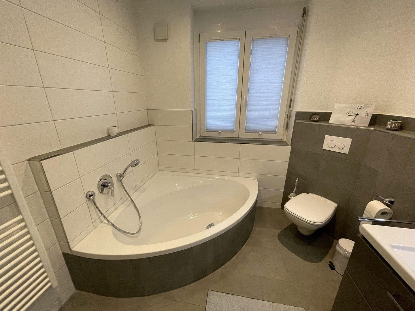 Prodej bytu 4+1 121 m², Hofgartenstraße 57, Neuenstadt am Kocher, Bádensko-Württembersko Prodej bytu 4+1 121 m², Hofgartenstraße 57, Neuenstadt am Kocher, Bádensko-Württembersko