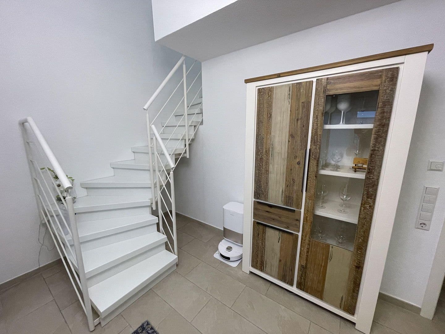 Prodej bytu 4+1 121 m², Hofgartenstraße 57, Neuenstadt am Kocher, Bádensko-Württembersko Prodej bytu 4+1 121 m², Hofgartenstraße 57, Neuenstadt am Kocher, Bádensko-Württembersko