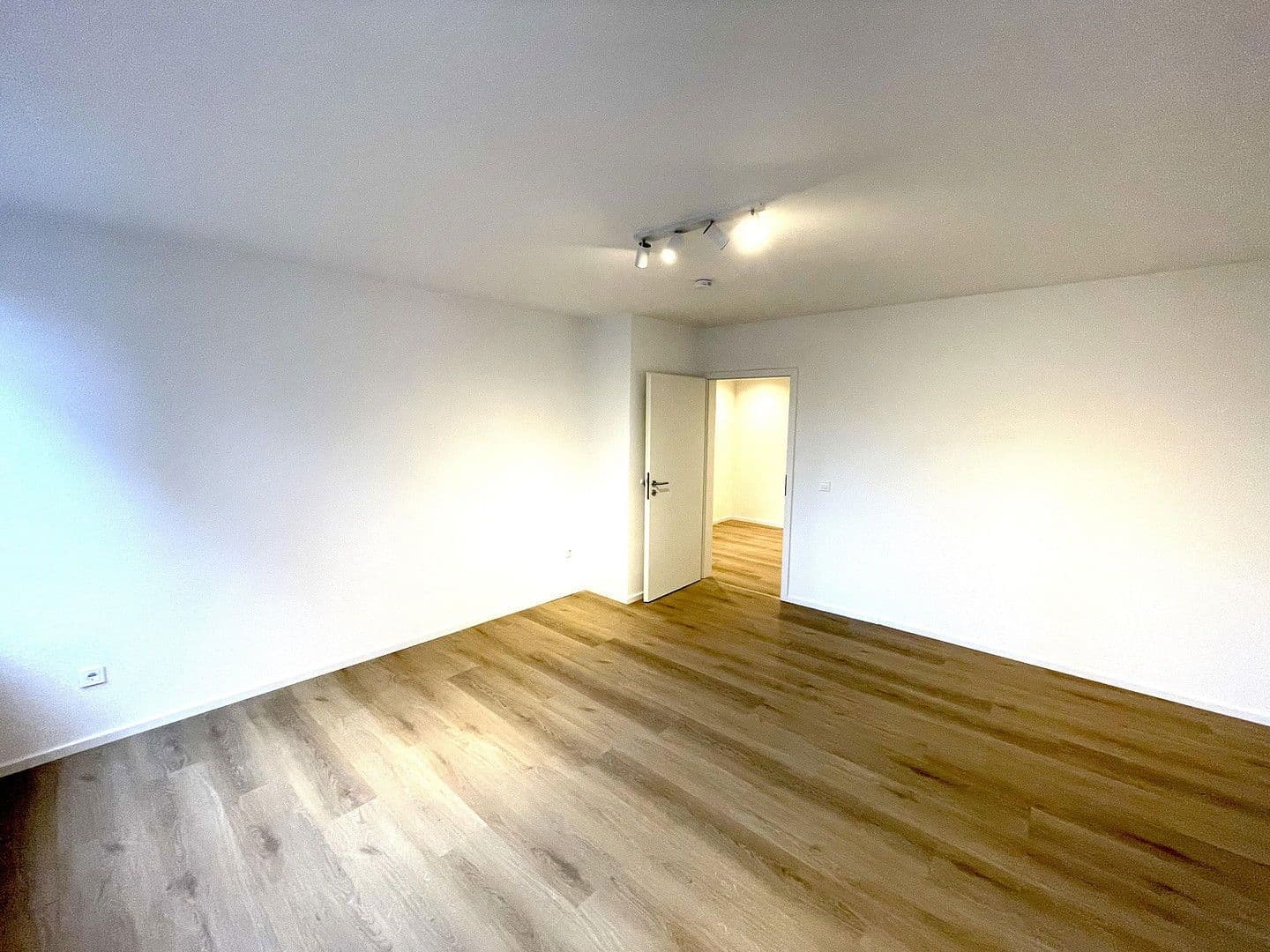 Pronájem bytu 3+1 78 m², Stadthausstrasse 9-11, Mainz, Porýní-Falc Pronájem bytu 3+1 78 m², Stadthausstrasse 9-11, Mainz, Porýní-Falc