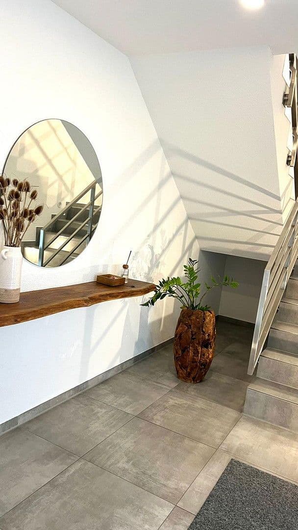 Prodej domu 194 m², pozemek 730 m², Weinstr. 47/1, Oberderdingen, Bádensko-Württembersko Prodej domu 194 m², pozemek 730 m², Weinstr. 47/1, Oberderdingen, Bádensko-Württembersko