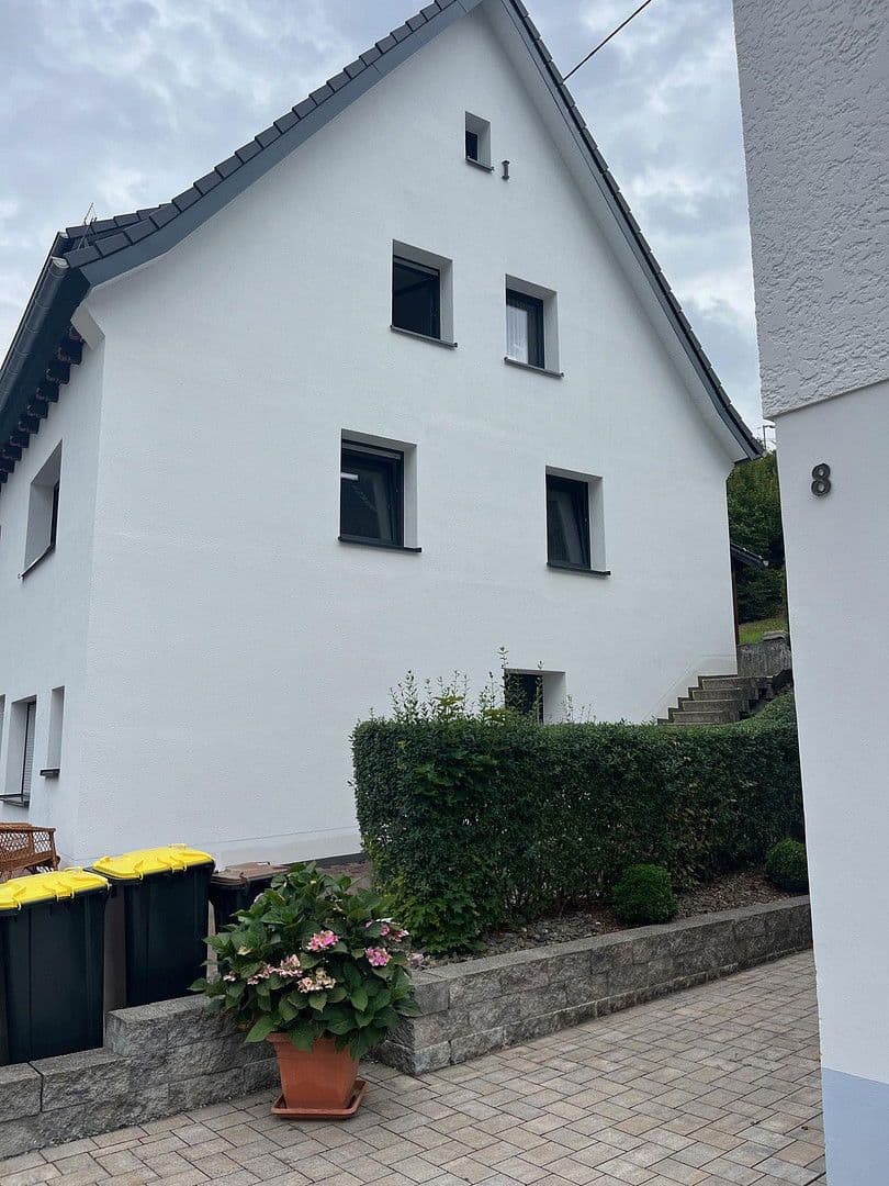 Prodej domu 255 m², pozemek 758 m², Im Gründchen 10, Kirchhundem, Severní Porýní-Vestfálsko Prodej domu 255 m², pozemek 758 m², Im Gründchen 10, Kirchhundem, Severní Porýní-Vestfálsko