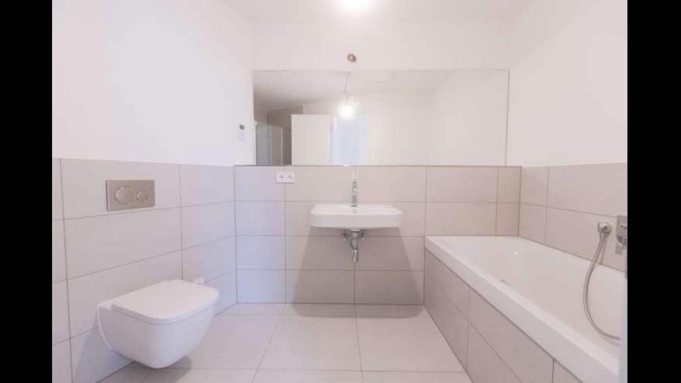 Pronájem bytu 3+1 88 m², Europa Allee 2, Frankfurt, Hessen Pronájem bytu 3+1 88 m², Europa Allee 2, Frankfurt, Hessen