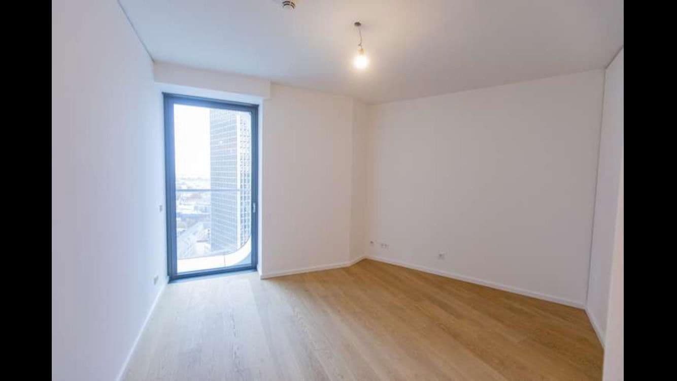 Pronájem bytu 3+1 88 m², Europa Allee 2, Frankfurt, Hessen Pronájem bytu 3+1 88 m², Europa Allee 2, Frankfurt, Hessen