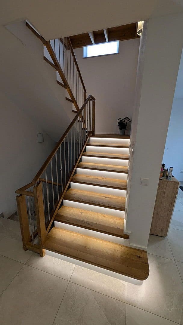 Pronájem domu 190 m², pozemek 578 m², Haiming, Bavorsko Pronájem domu 190 m², pozemek 578 m², Haiming, Bavorsko