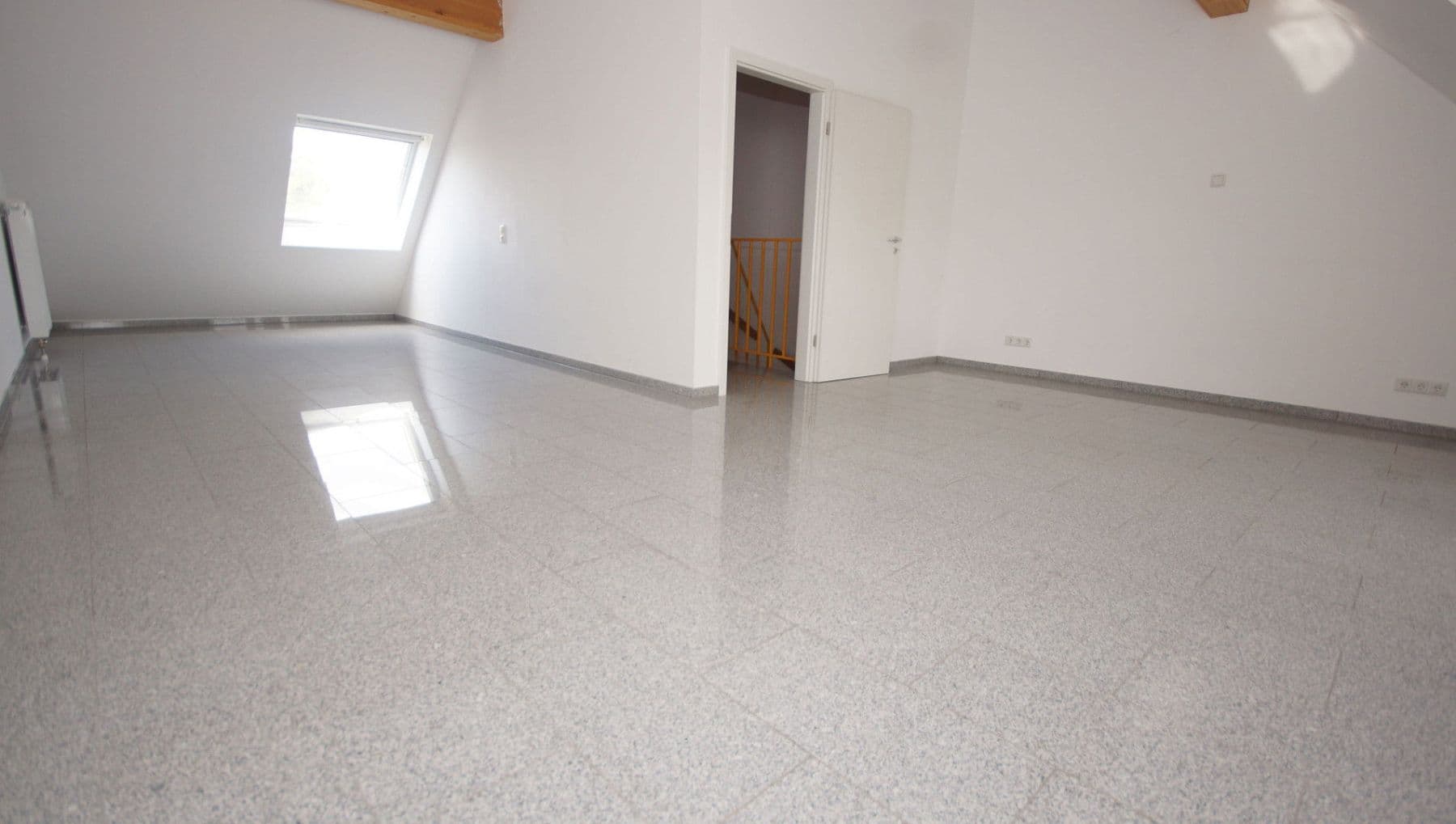 Pronájem domu 158 m², pozemek 250 m², Frankfurt, Hessen Pronájem domu 158 m², pozemek 250 m², Frankfurt, Hessen