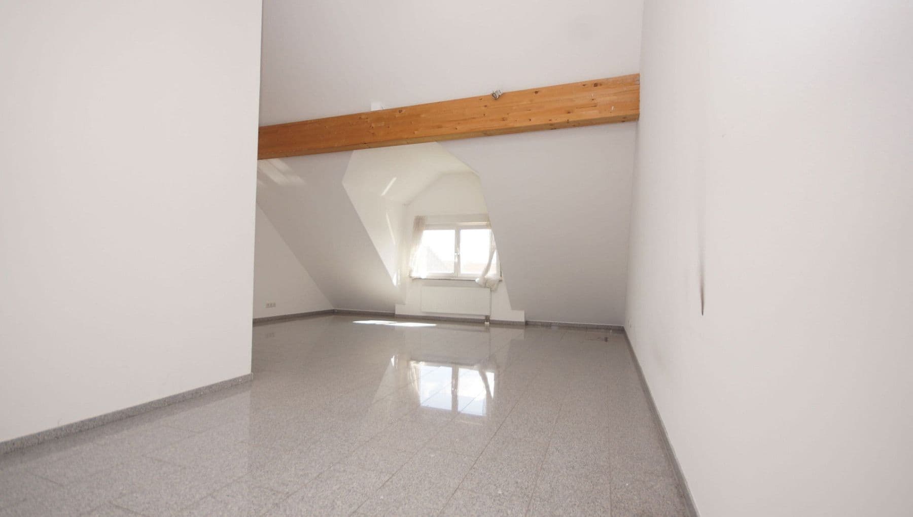 Pronájem domu 158 m², pozemek 250 m², Frankfurt, Hessen Pronájem domu 158 m², pozemek 250 m², Frankfurt, Hessen