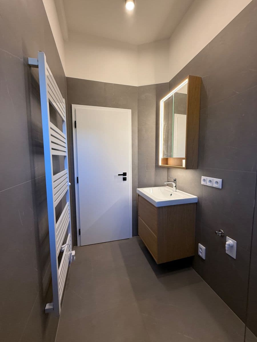 Pronájem bytu 1+kk 30 m², Na Dolinách, Praha, Praha Pronájem bytu 1+kk 30 m², Na Dolinách, Praha, Praha