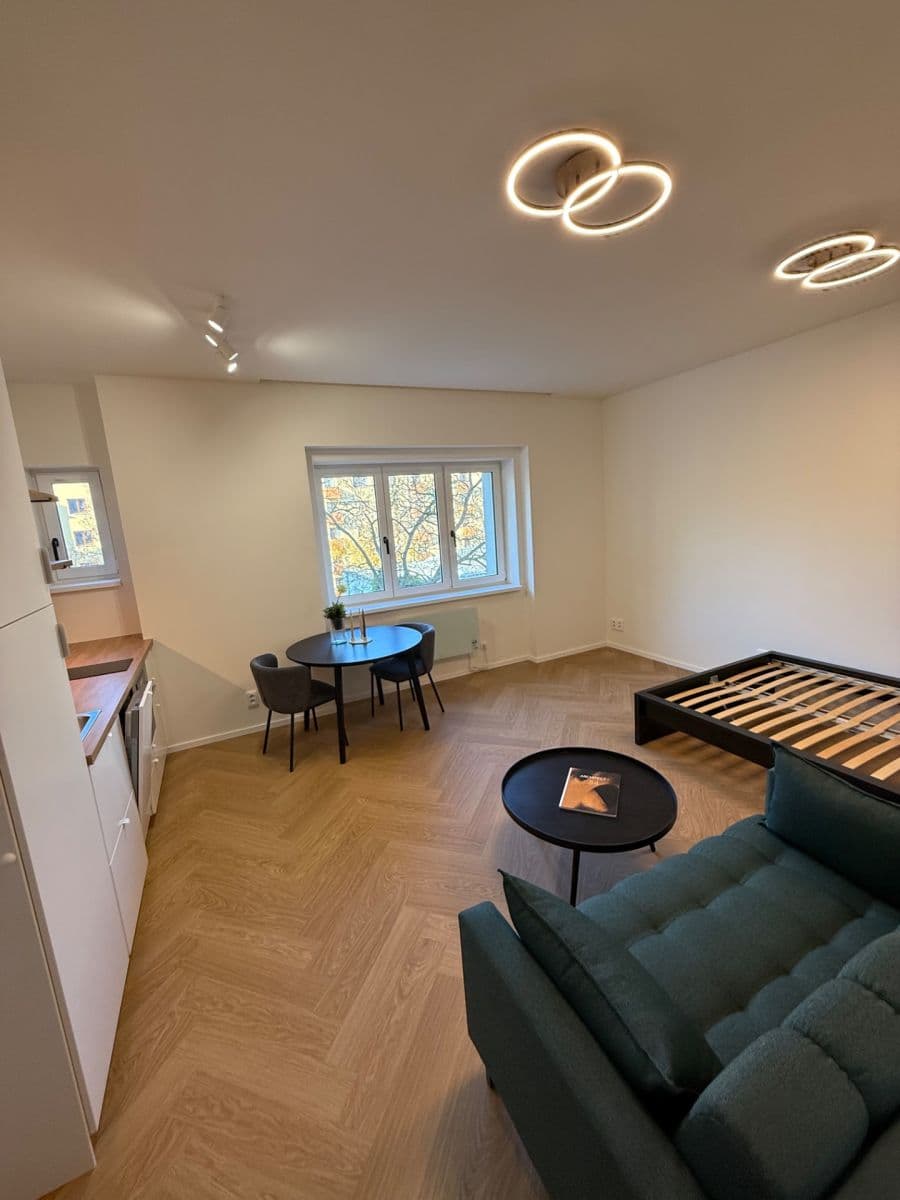 Pronájem bytu 1+kk 30 m², Na Dolinách, Praha, Praha Pronájem bytu 1+kk 30 m², Na Dolinách, Praha, Praha